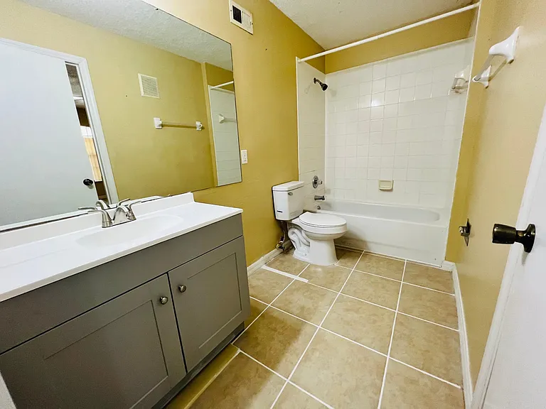702 Washington Palm Loop #B — Photo 4