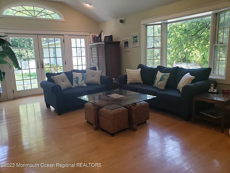 407 Chicago Blvd — Photo 7