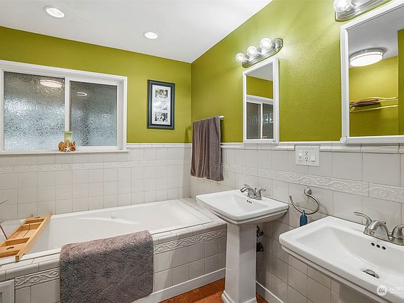 5th image of 1421 Gemini Street SE