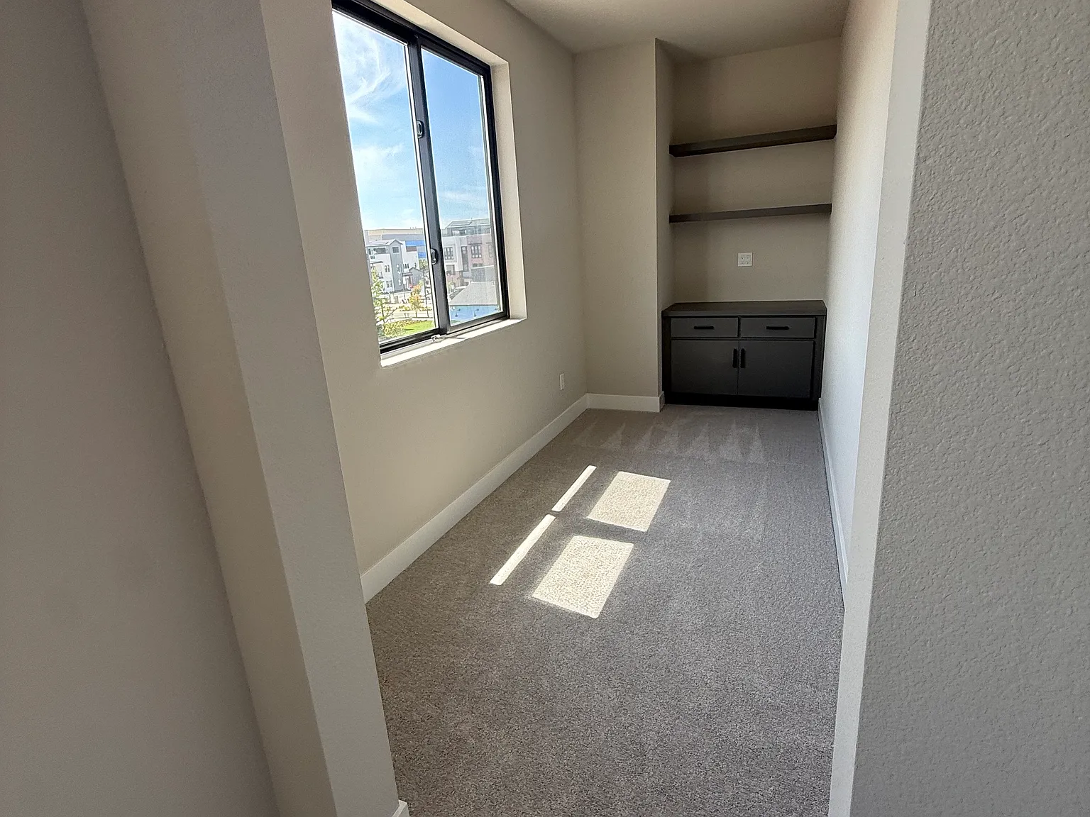 2 bed, 2.5 bath, 2500 sqft, $5,950 — Photo 4