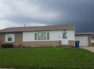 560 29th Ave, East Moline, IL 61244