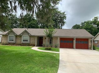311 Petunia St, Lake Jackson, TX 77566
