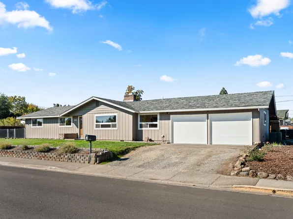 1163 N 3rd St, Central Point, OR 97502