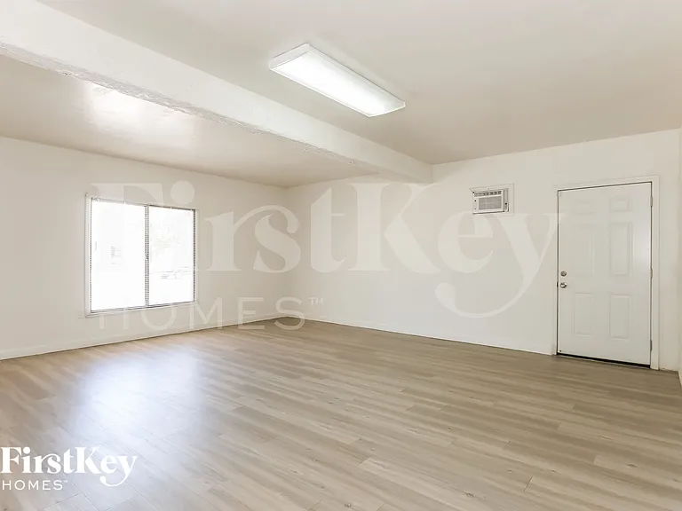 18216 N 24th Dr — Photo 8