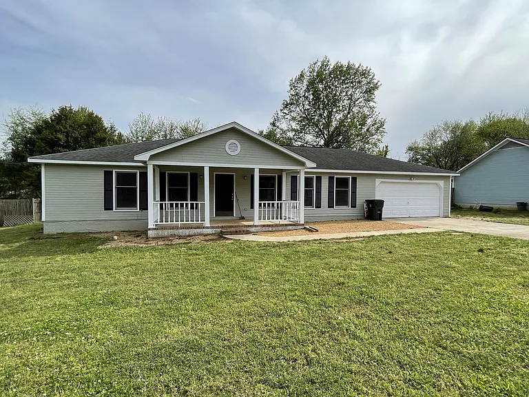 120 Springfield Ln — Photo 2