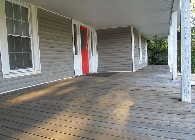 521 E Greer St — Photo 4
