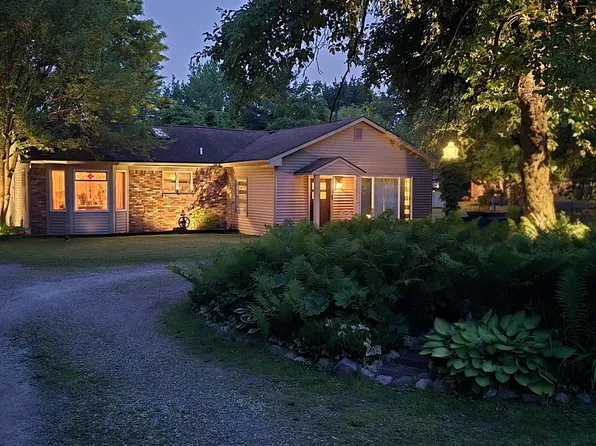 1534 E Wattles Rd, Troy, MI 48085