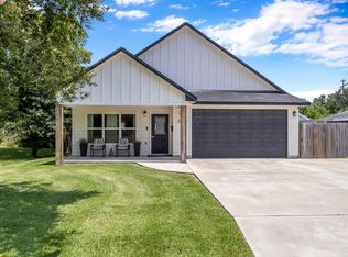 3220 Ash Ave, Groves, TX 77619