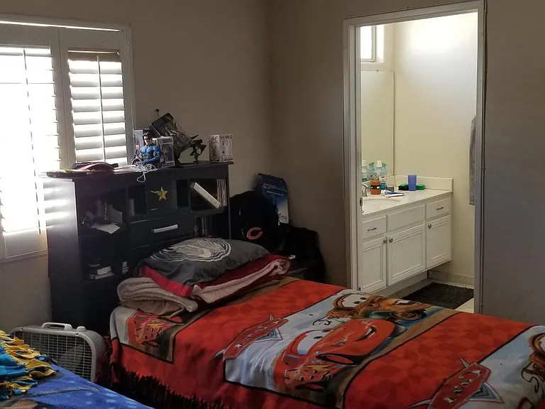 2nd bedroom