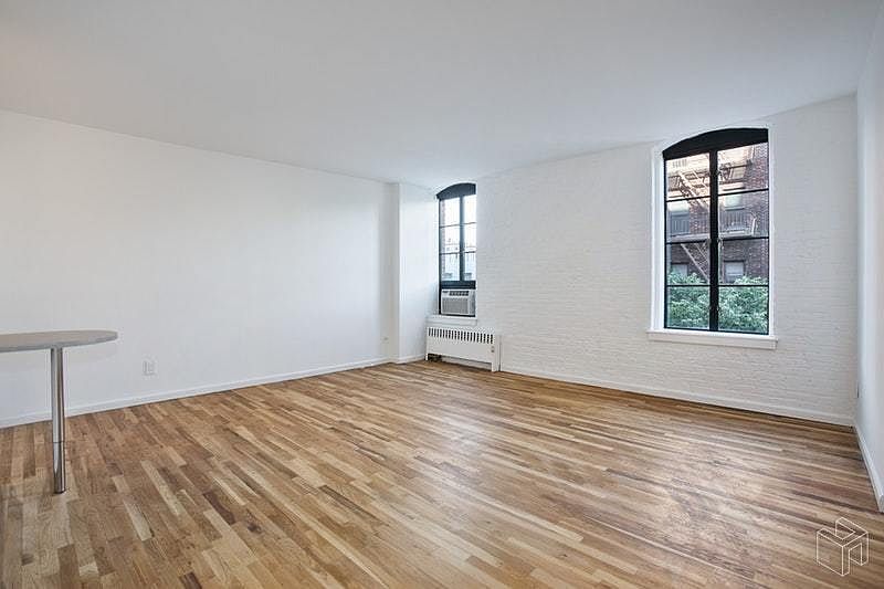 1st image of 726 Greenwich St #3P
