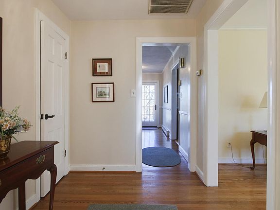 5th image of 217 Waverly Ave