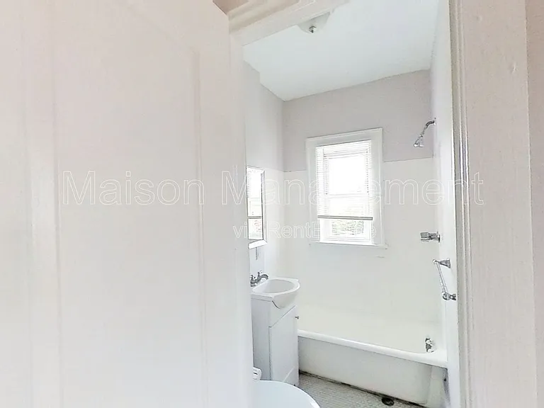 49 Troup St — Photo 14