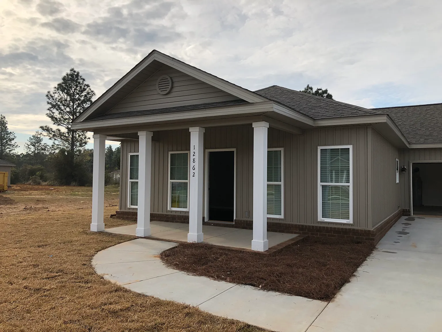Available Mid September! Churchill Downs 3 Bedroom / 2 Bath — Photo 1