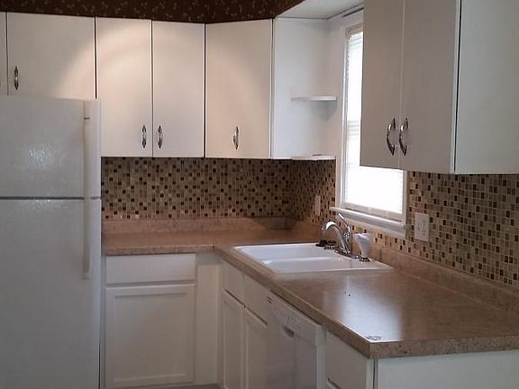 Kitchen with dishwasher