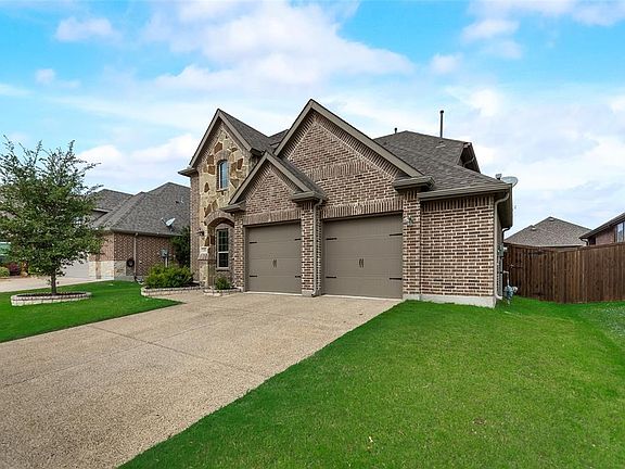 2nd image of 2303 Houston Dr