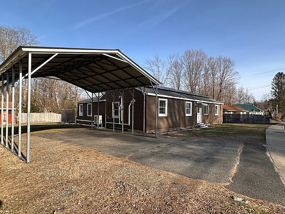 3rd image of 44 Comins Pond Rd