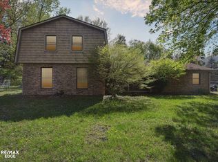 1427 Country View Ln, Flint, MI 48532