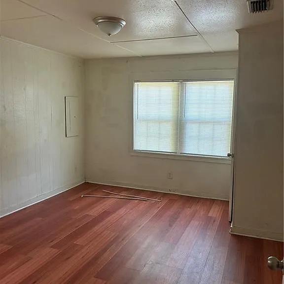 1821 Seale St — Photo 2