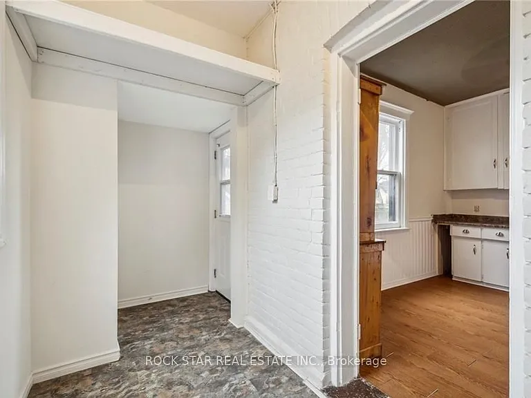 51 Smith Ave #MAIN — Photo 2