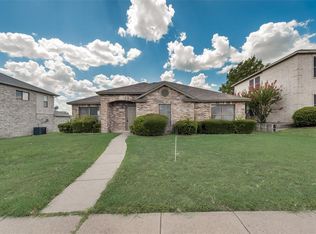 321 Sandlewood Ln, Cedar Hill, TX 75104