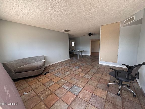 4th image of 8428 W GLENROSA Avenue