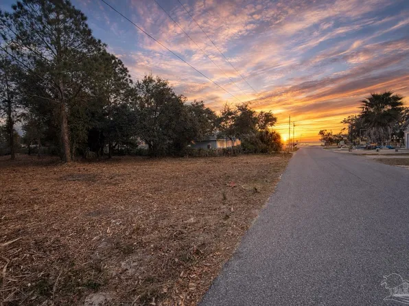 1032 Shady Pine Dr, Gulf Breeze, FL 32563