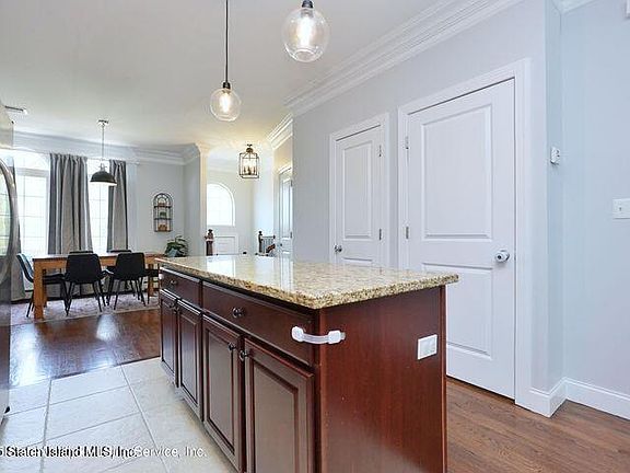 3rd image of 18 Sweetgum Ln