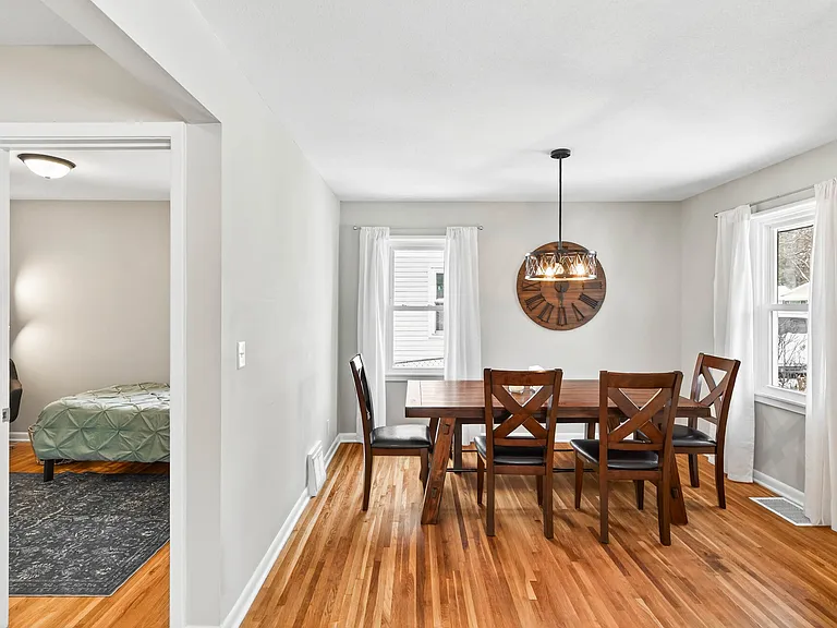 422 Jefferson Ave S — Photo 8