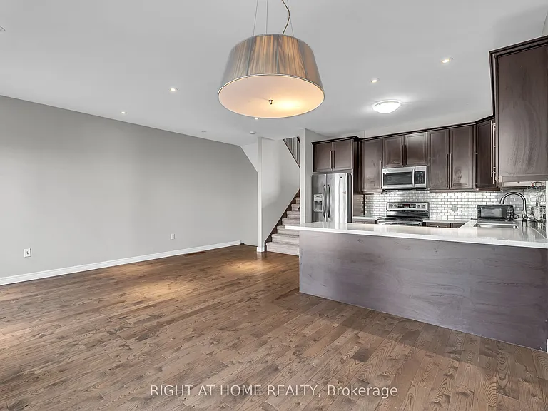 1030 Oakcrossing Gate #16 — Photo 8