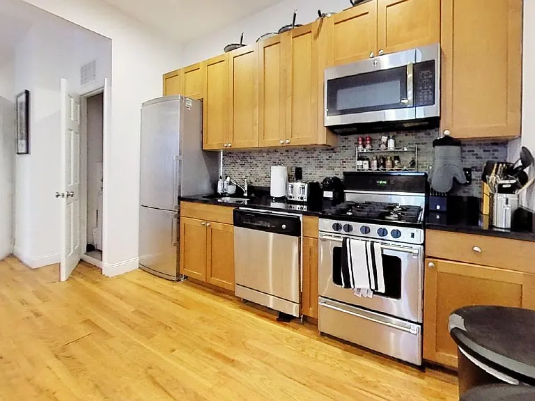 207 2nd Ave #2R — Photo 5