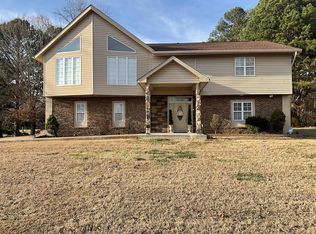 110 Carriage House Dr, Camden, TN 38320