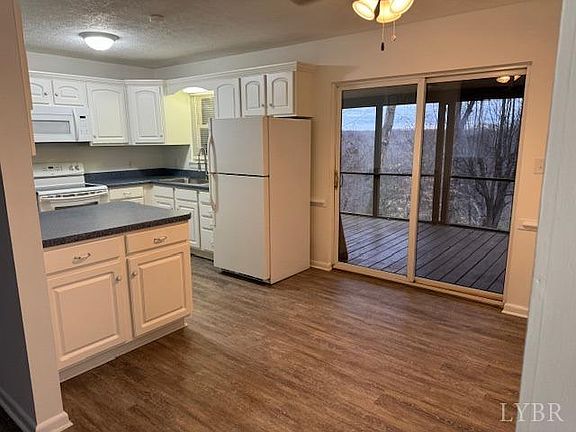 4th image of 1202 Dandridge Dr
