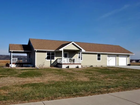 306 Lilly Ln, Yankton, SD 57078