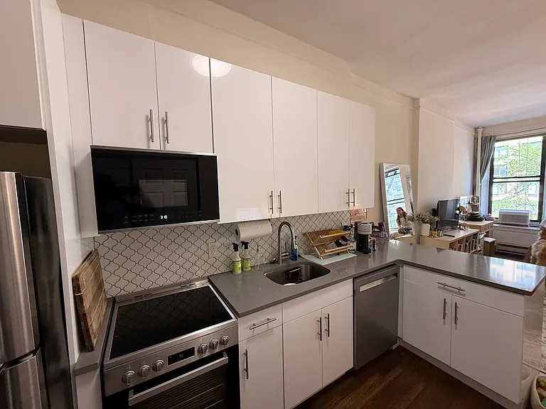 478 3rd Ave #3A — Photo 3