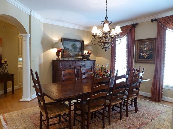3rd image of 3245 Laurel Dr