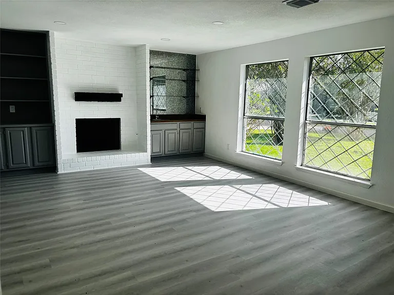16246 Los Altos Dr — Photo 17