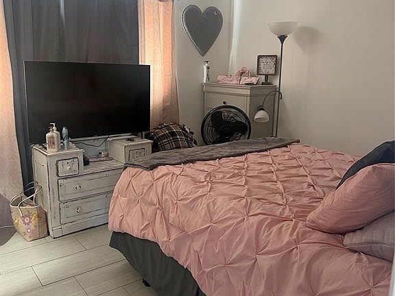 2nd image of 817 SE 9th St