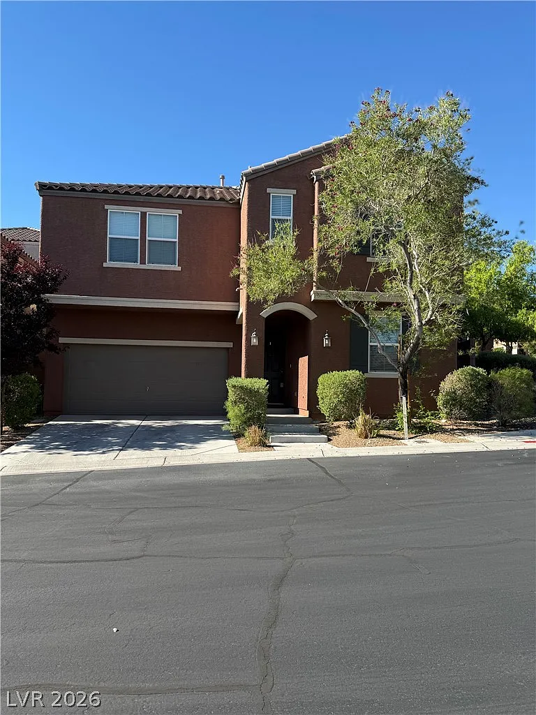 5 bed, 3.0 bath, 2424 sqft, $3,300 — Photo 1