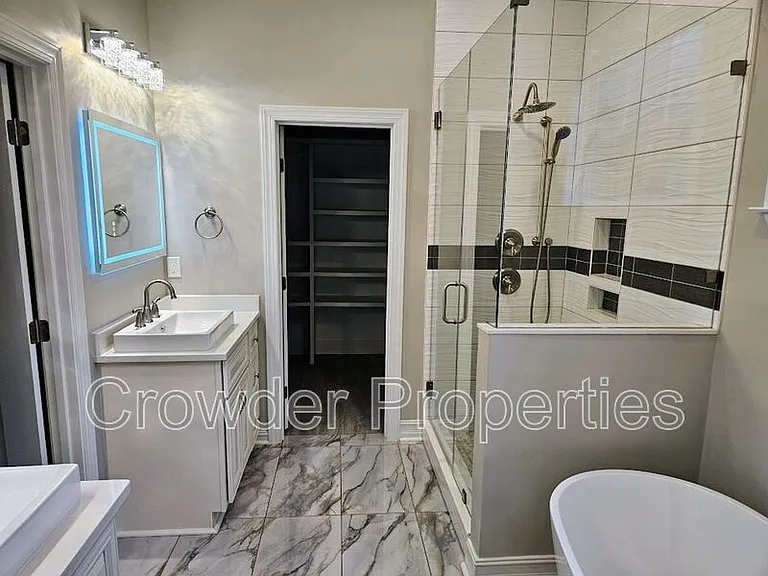 1016 Condon St — Photo 10