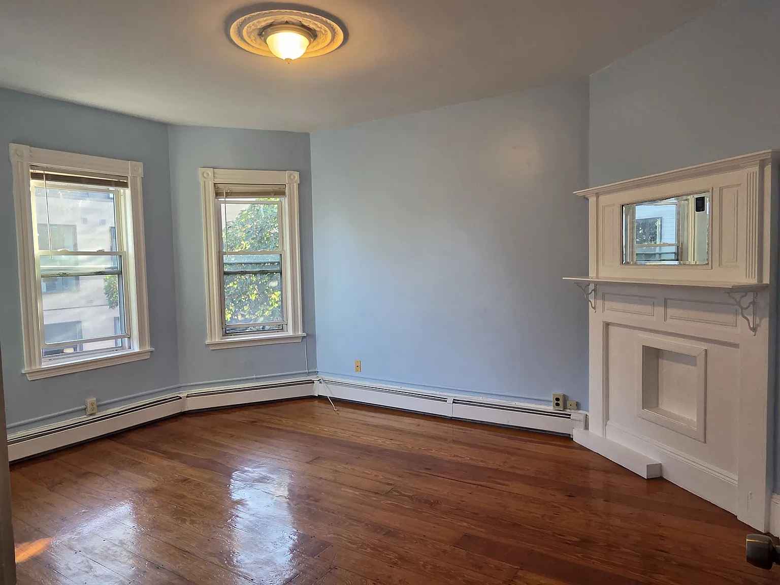 3 bed, 1200 sqft, $2,800 — Photo 2