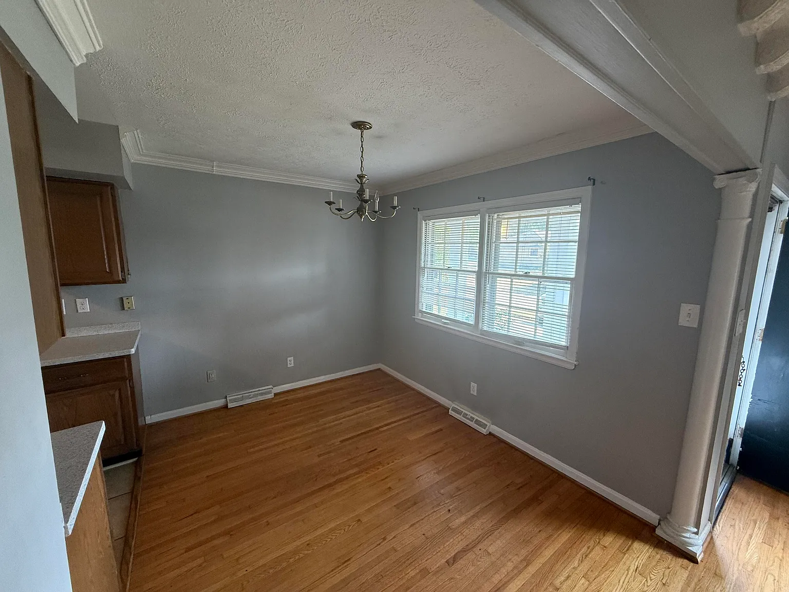 3 bed, 2.0 bath, 1374 sqft, $1,695 — Photo 4