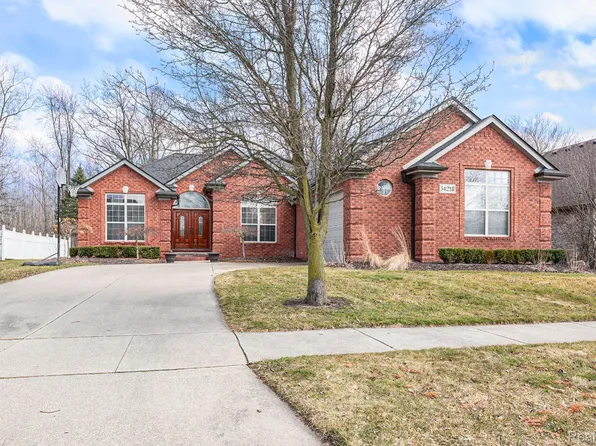 54218 Oconee Dr, Macomb, MI 48042