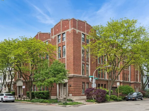 3100 N Kenmore Ave #3J, Chicago, IL 60657
