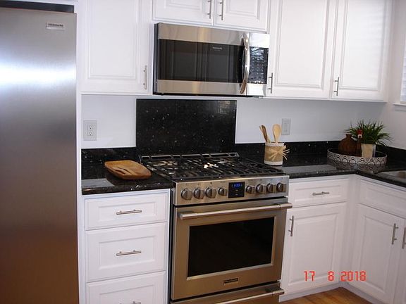 5th image of 2388 Cory Ave