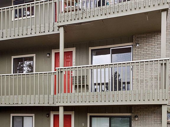 3rd image of 695 Manhattan Dr #109