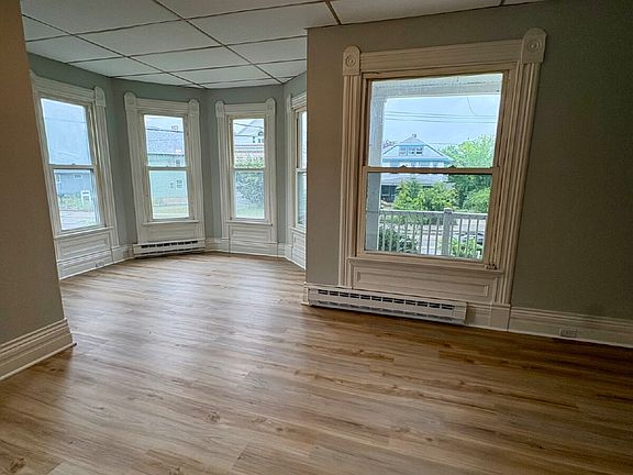 3rd image of 285 Montauk Ave #1