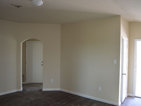 4th image of 1033 Lauren St