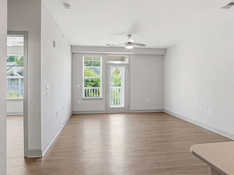 Avellan Springs Apartments — Photo 23
