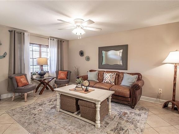 3rd image of 3303 W Napoleon Ave