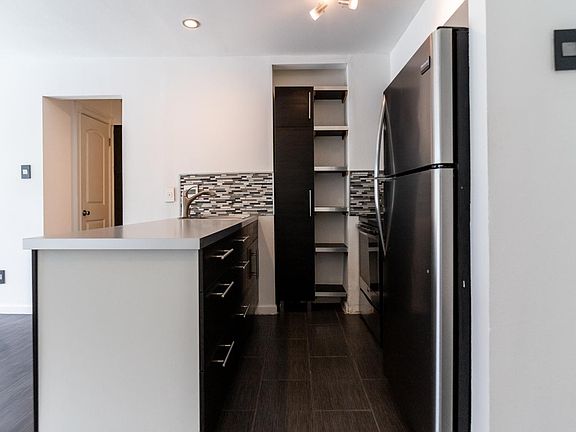 2nd image of 714 Woodrow St APT 22
